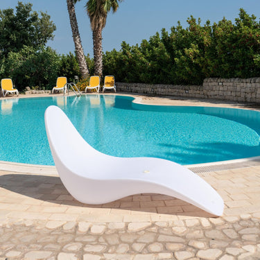 Polyethylene chaise longue