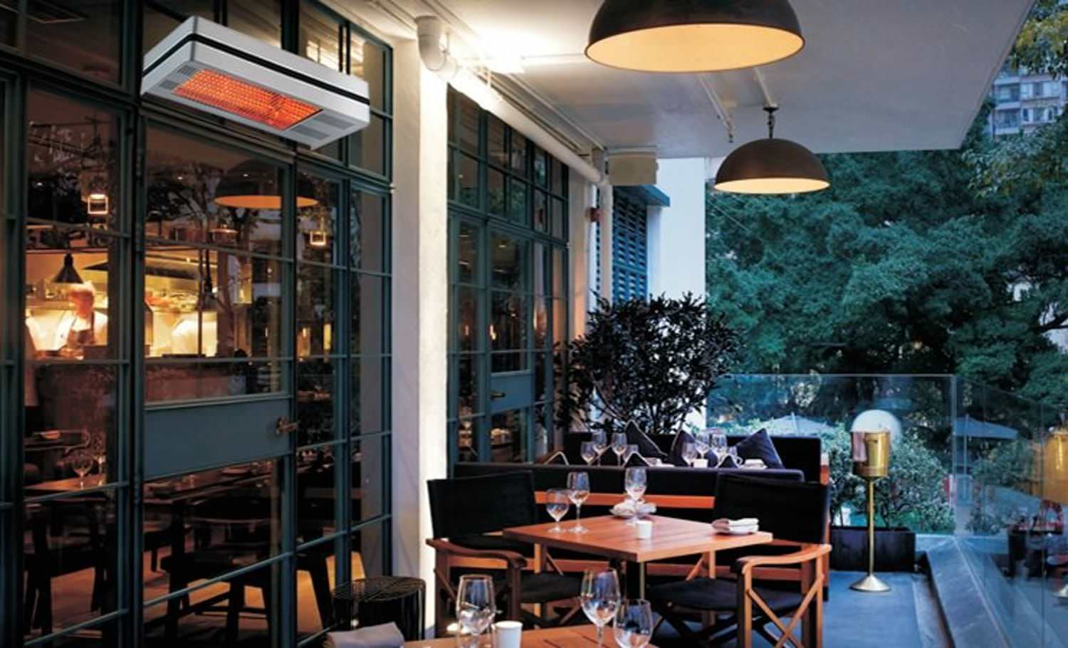 Sined Hot Ira Inox 2000 Riscaldatore Infrarosso Per Patio Con 2000w Regolabile Argento Fabbricato In Acciaio e Alluminio Telecomando Con Timer Incluso Protezione Ip65 Ideale Per Bar e Ristoranti