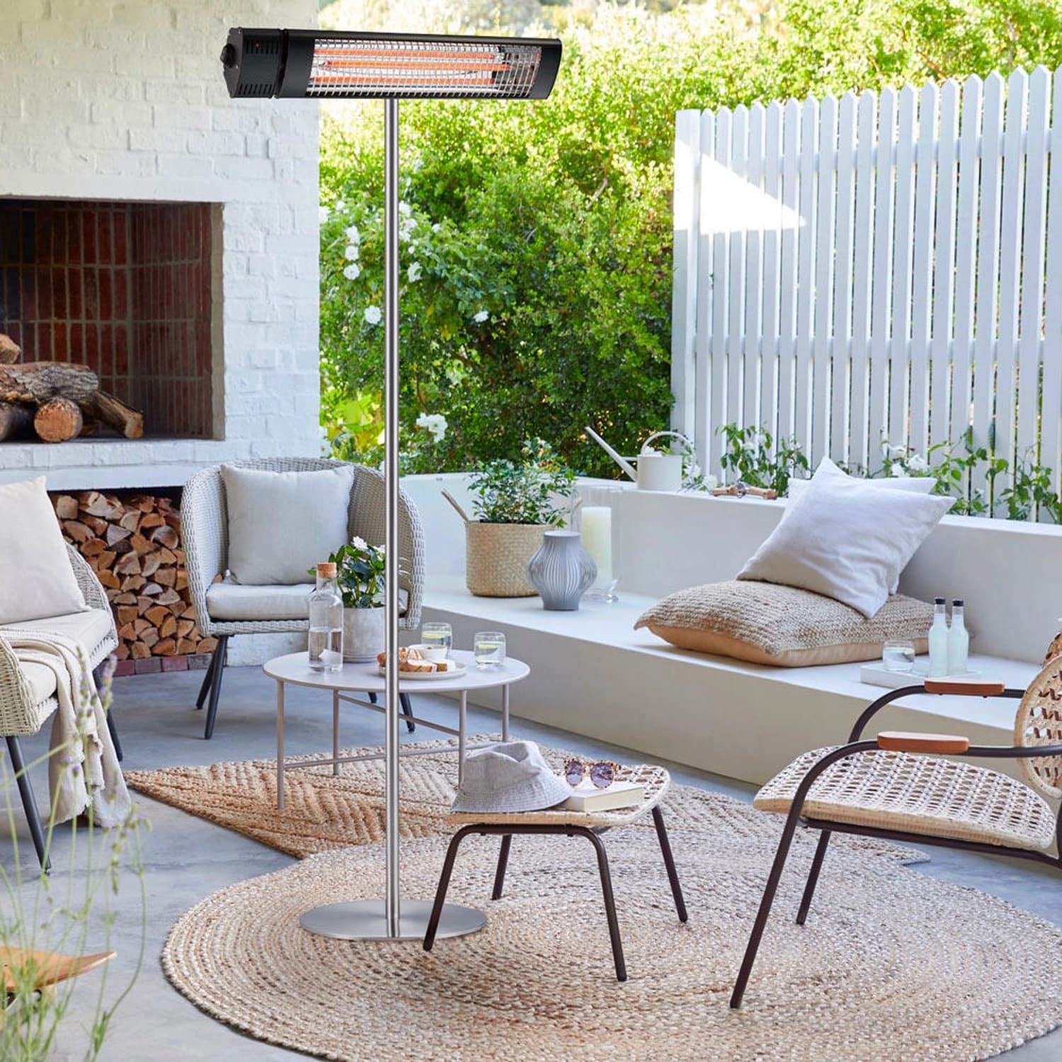 Sined Caldo Irb Nero Terra Radiateur Extérieur avec Socle 2000w Noir et Gris Degré de Protection Ip65 Télécommande Incluse