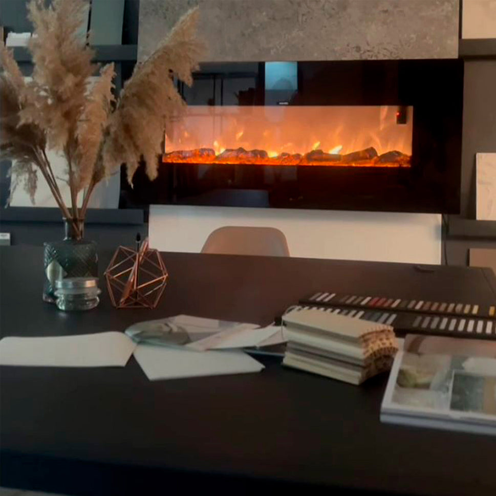 Sined Stelvio crée une ambiance chaude et accueillante dans n'importe quel espace avec notre cheminée électrique murale de 1500w, son effet flamme LED réaliste et son design élégant