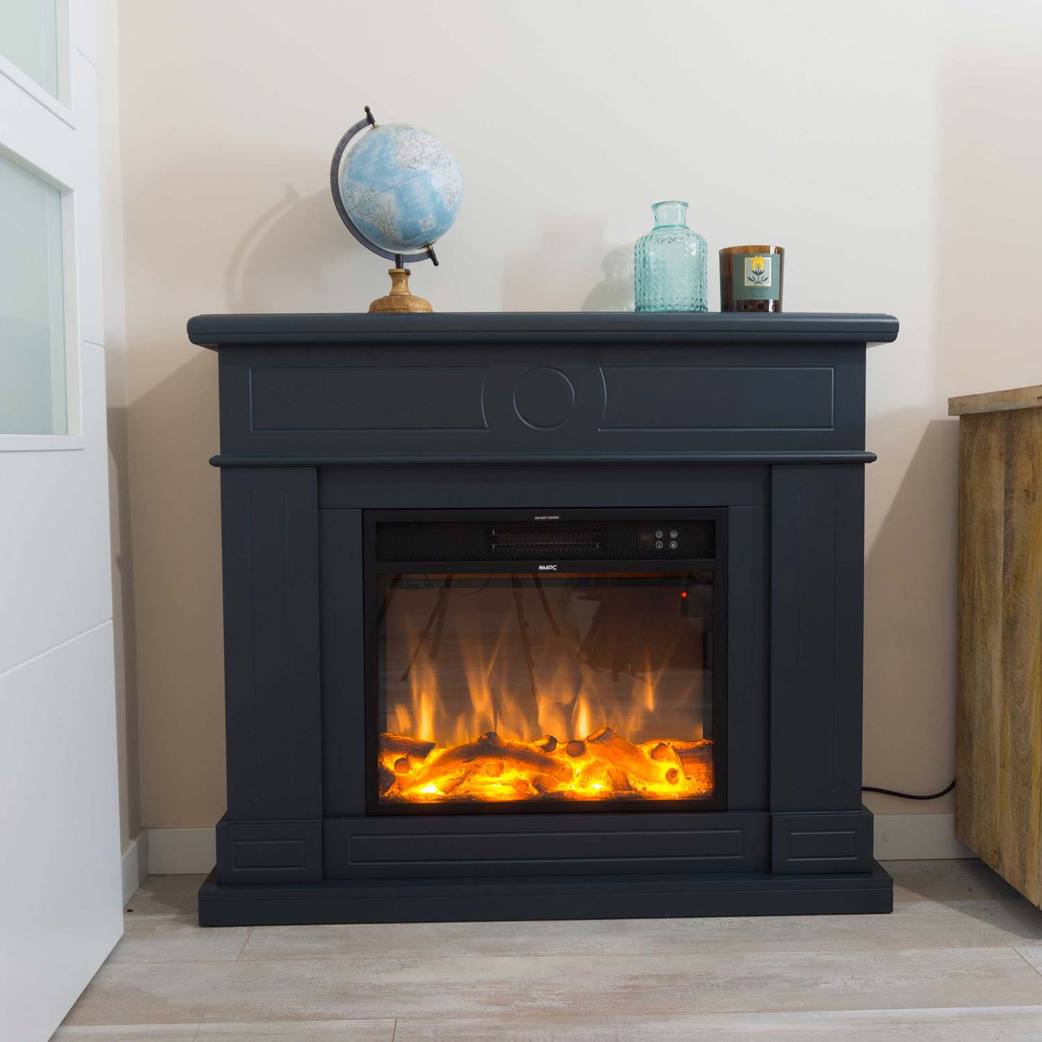 Mpc Camino Lipari Cheminée Sur Pied Avec Cadre et Brûleur Électrique 1500w Gris Foncé Télécommande Incluse Cheminée Design En Bois MDF Effet Flamme LED Facile À Installer ou Déplacer