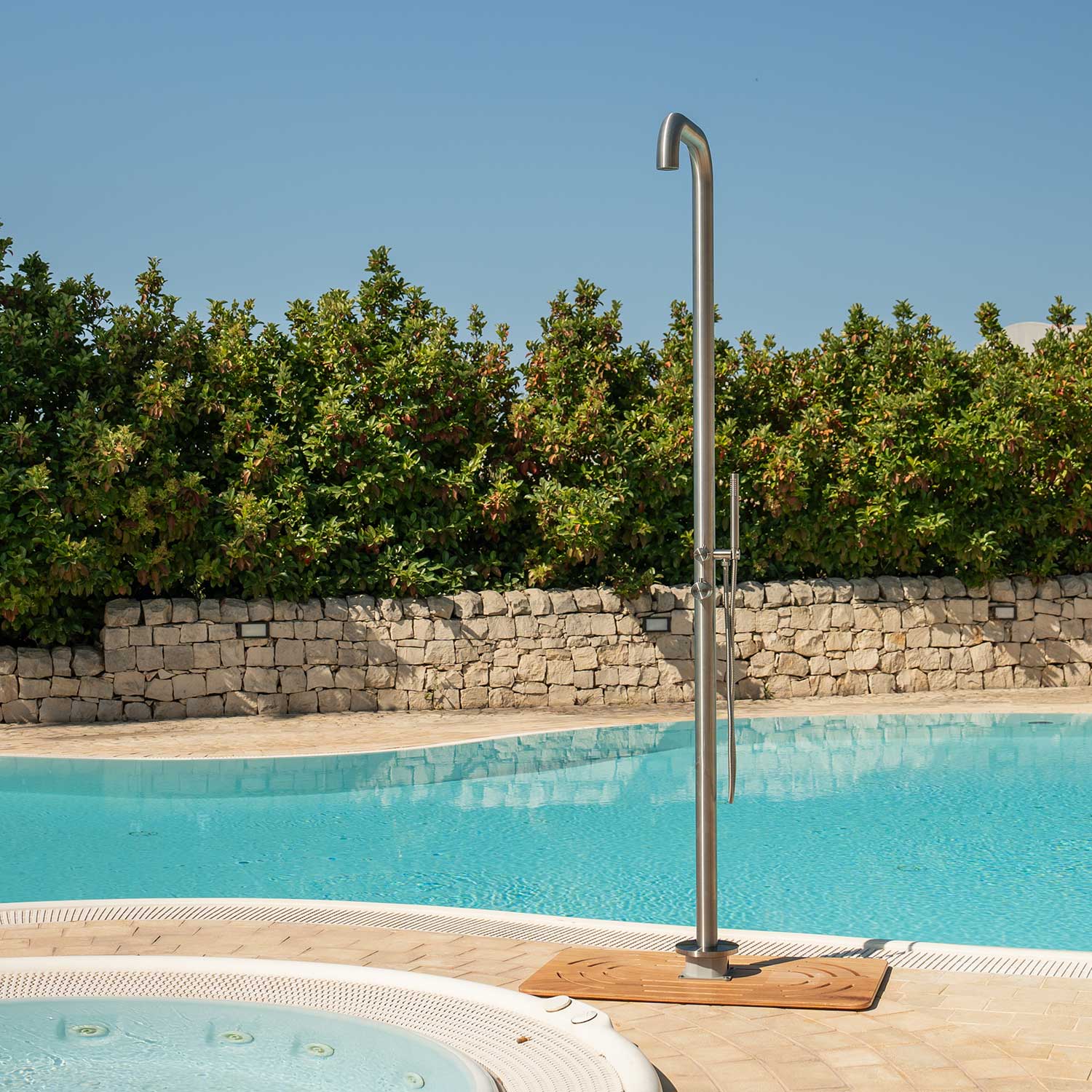 SINED Douche de Jardin en Acier Inoxydable 316L nautique avec douchette Eau Chaude et Froide Connexions par le sol Accessoires en inox 316L De 230 cm Modèle DOCCIA CHIA INOX