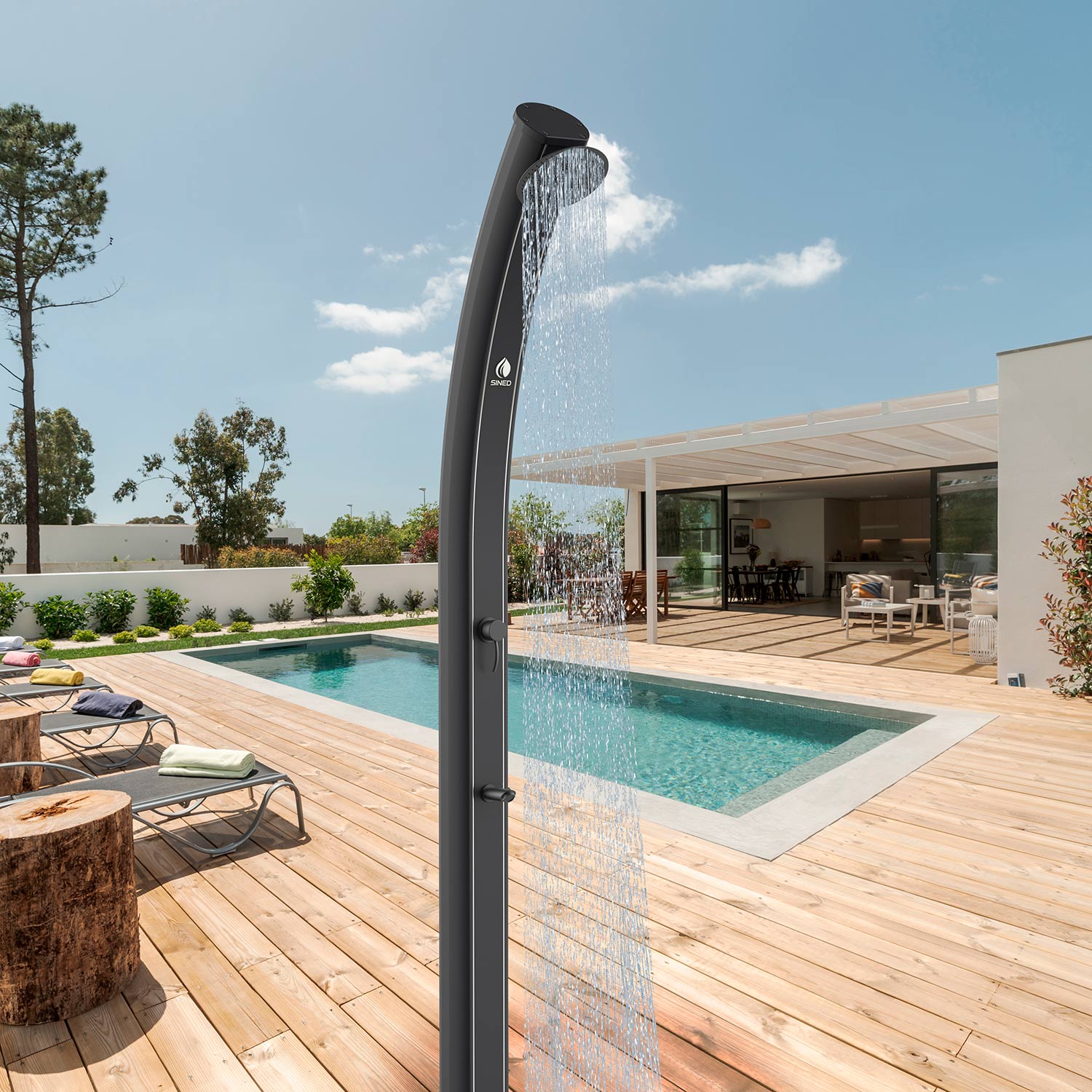 SINED Douche extérieure Solaire Nera en Aluminium avec pomme de douche ronde de 20 cm Structure Courbe et Réservoir de 35 Litres Idéal pour l'Extérieur Modèle Dafne