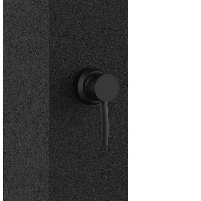 Sined Dino Outdoor-Solardusche mit Aluminiumsockel und schwarzem Stahlrohr