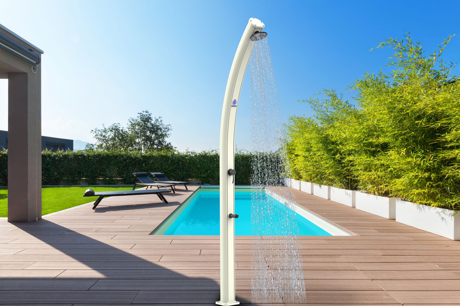 Douche Solaire Emi Blanche en Aluminium pour Piscine Sined