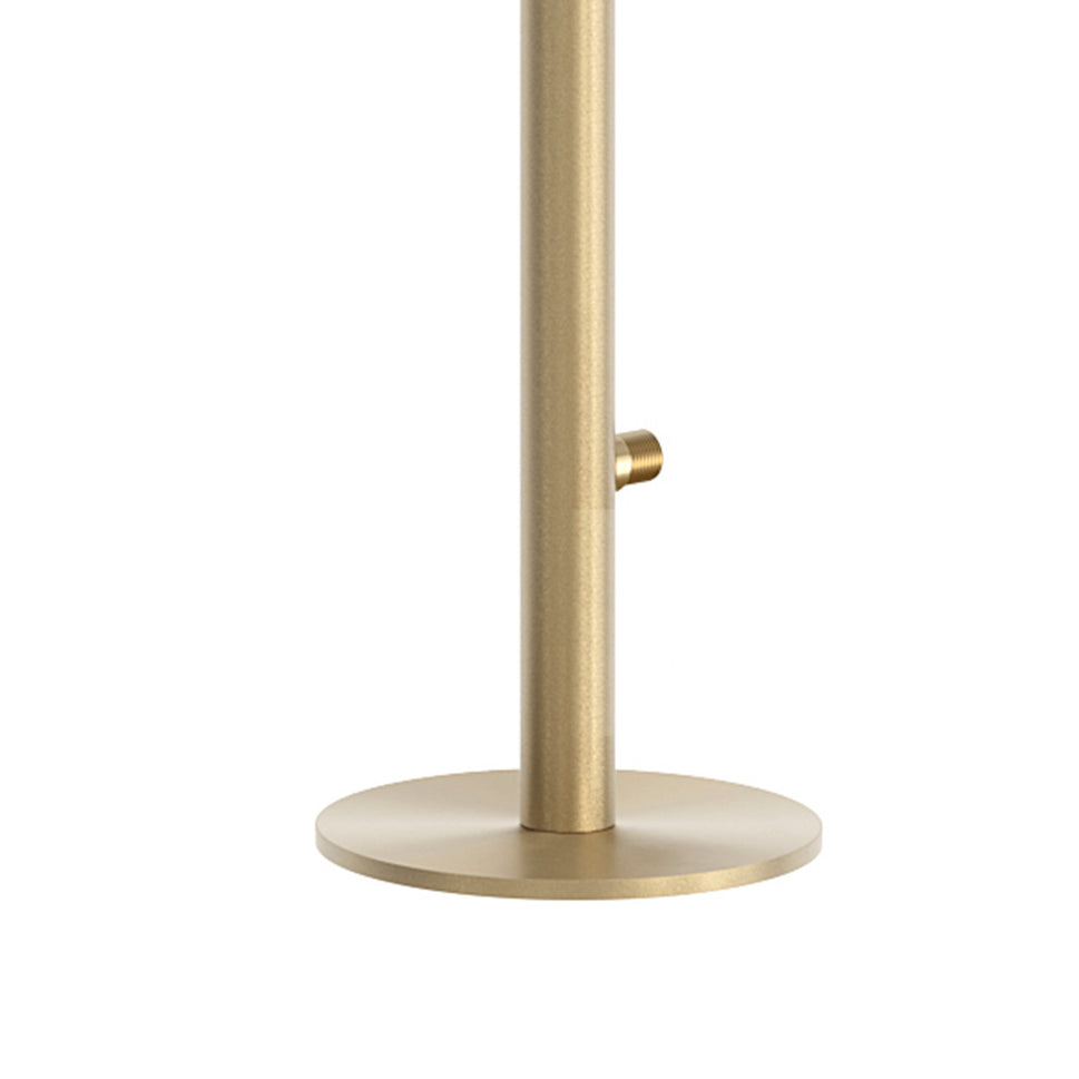 SINED doccia esterna in acciaio inox AISI 316L con finitura oro PVD soffione 25 cm rubinetto integrato y fijación segura a pavimento – Modelo Nora