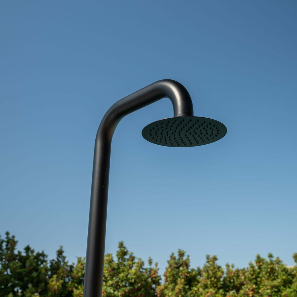 SINED Ducha de Jardín de Acero Inoxidable AISI 316L en Negro Satinado con Mezclador y Ducha de mano Conexión de Agua Caliente y Fría a traves del suelo DOCCIAPULANERA