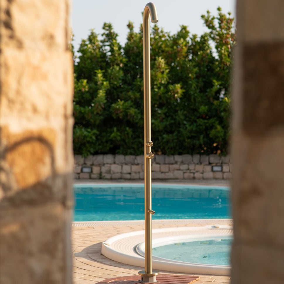 Outdoor Shower 316l With Gold Sined Foot Wash