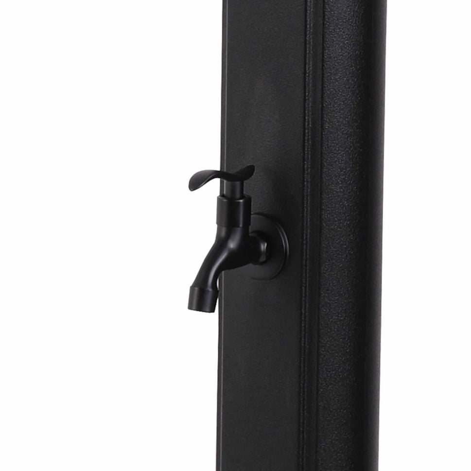 Douche Extérieure Jardin Solaire Noire Sole Nera Avec Pommeau Rond Réservoir 25l Robinet Lave-pieds Hauteur 226 Cm Structure Courbée En Polyéthylène HD Douche Solaire Avec Filtre à Calcaire Et Couvercle Sined