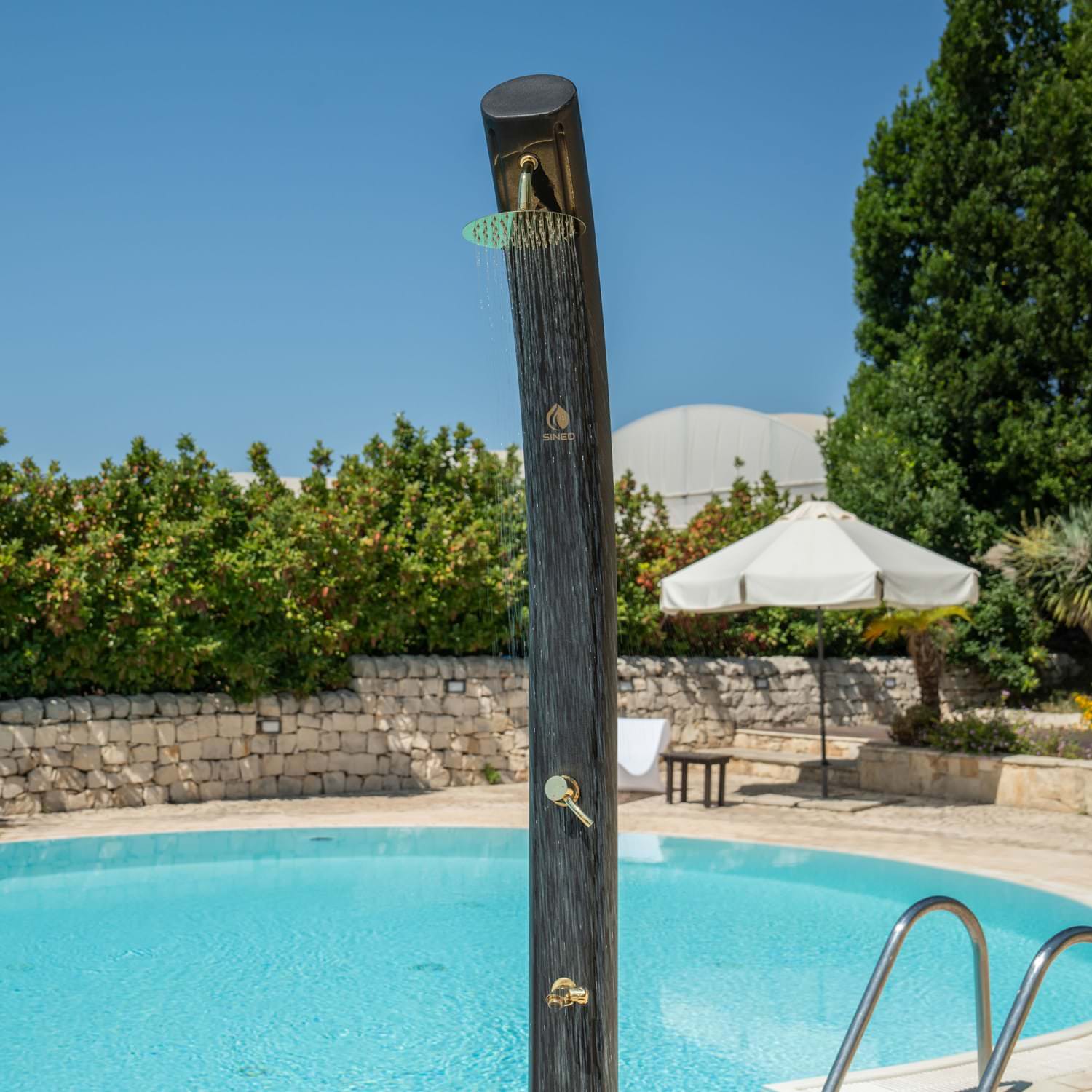 Doccia Solare Sole Xxl Nera e Dorata per Giardino Sined