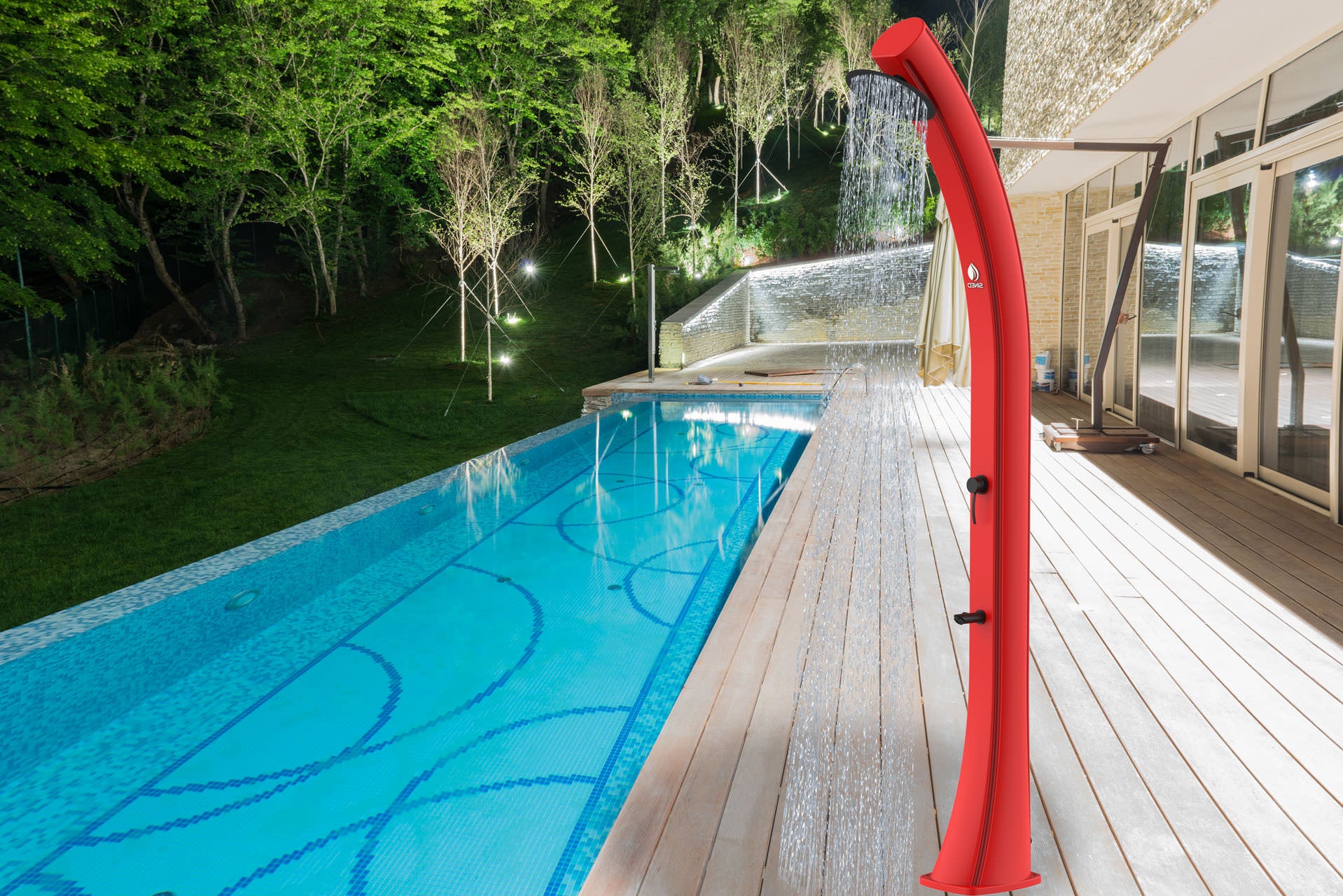 Sined Sole Xxl Polyethyleen Gebogen Zonne-douche Met Voetwasbak Reservoir 40 Lt Rood Voetwasbak Kraan Zwart Metaal Accessoires