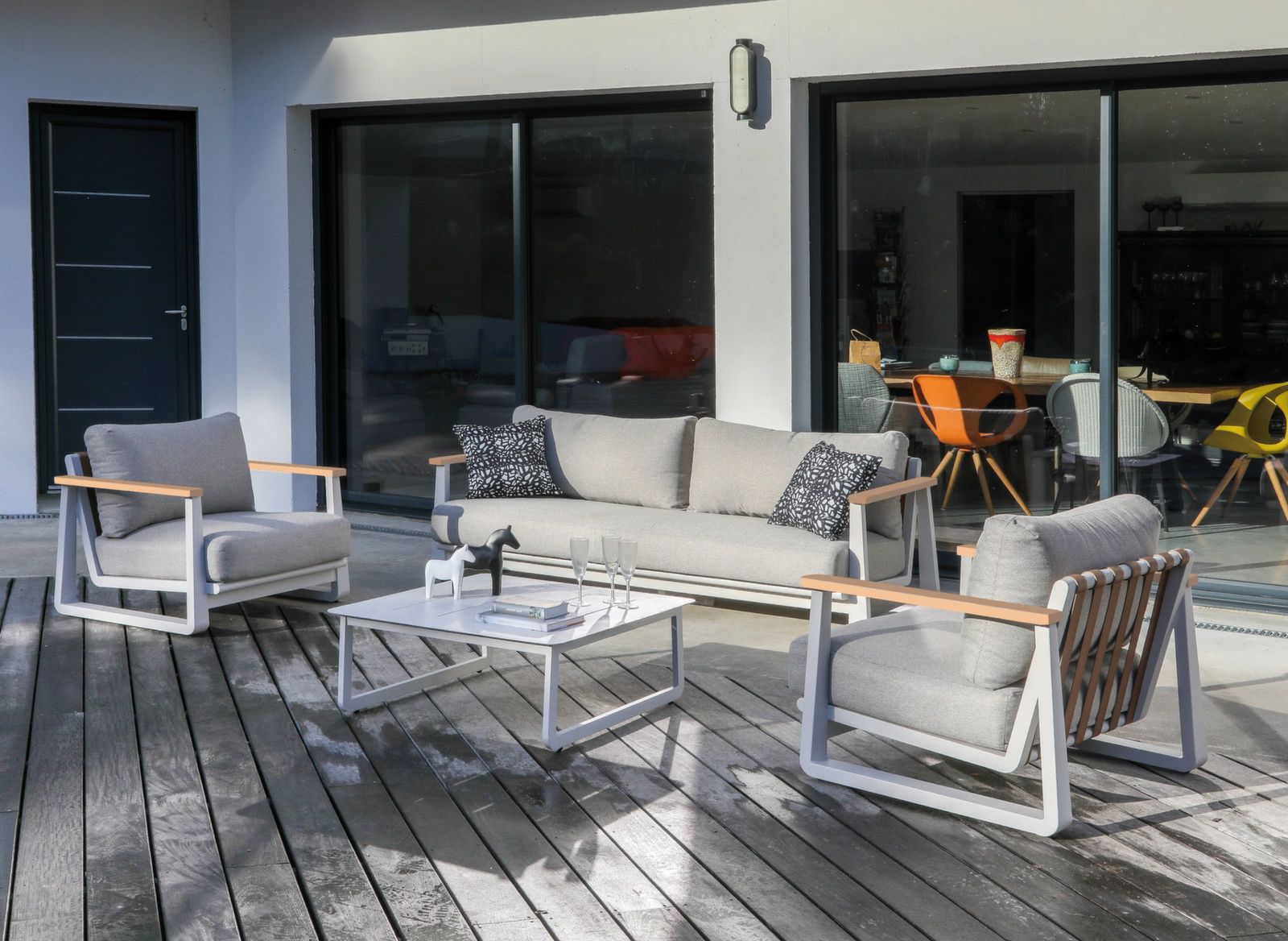 SINED Outdoor living set BRA 3-seater modular sofa in cream with aluminum frame and teak FSC® arms, including 2 armchairs, water-repellent cushions and low table