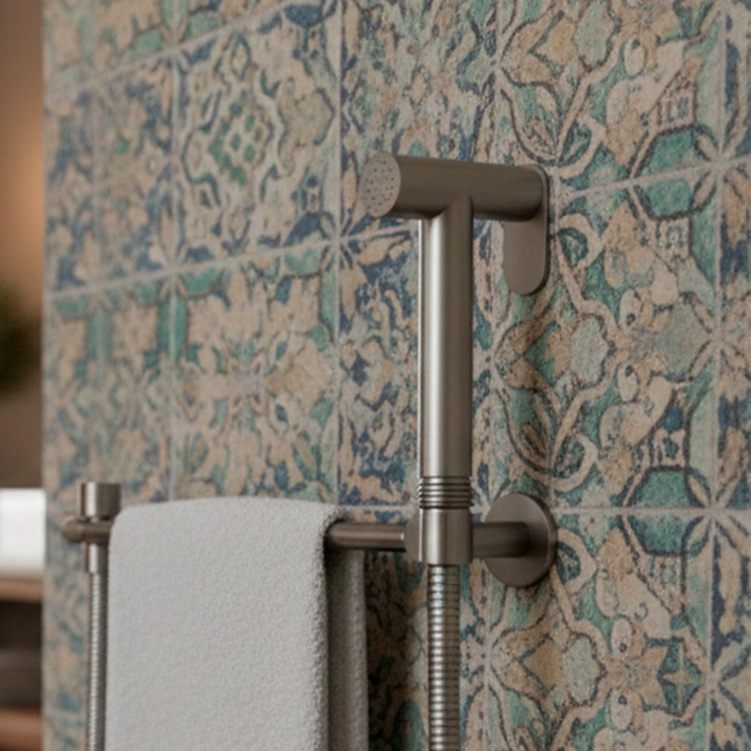 SINED Doccetta bidet in acciaio inox 316L colore inox satinato con getto a pulsante on-off resistente alla corrosione facile da installare attacco universale modello Water Levante