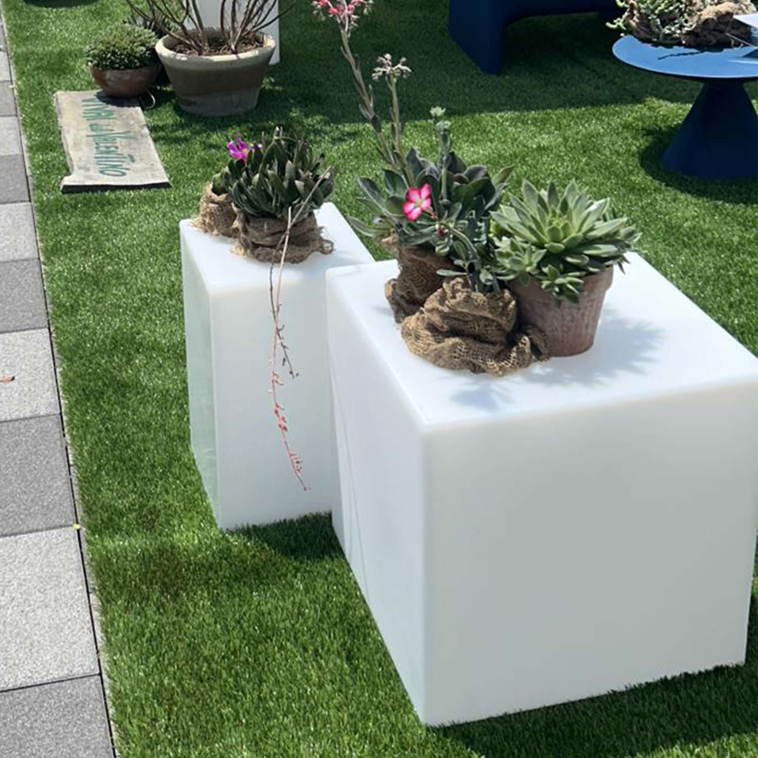 Bright Table Sined Cuby Solar Light and Versatile Design Sined