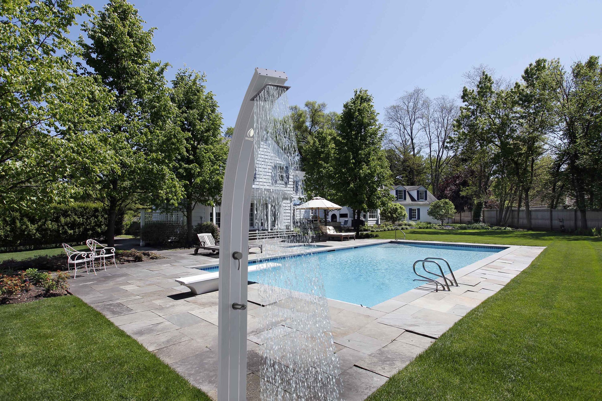 Ducha de calentamiento solar de aluminio gris para piscinas