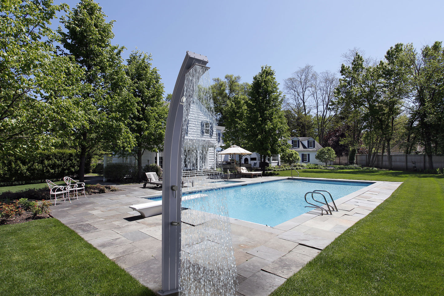 Ducha de calentamiento solar de aluminio gris para piscinas