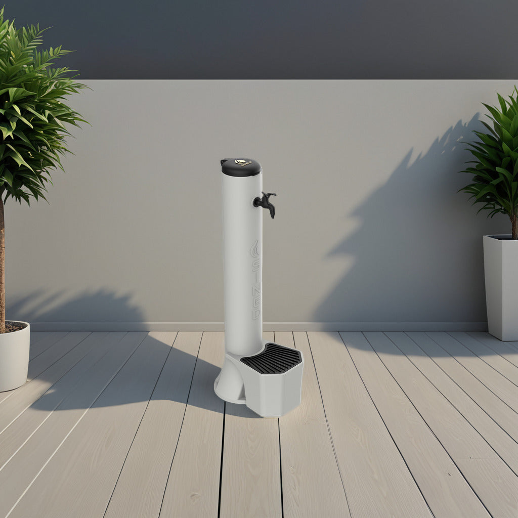 Fuente exterior de alta calidad con cubo de 5L y grifo negro