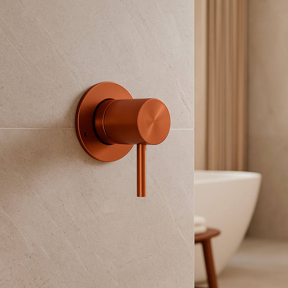 Wandmengkraan SINED van 316L roestvrij staal met roségouden afwerking, ontworpen voor binnen- en buitengebruik, model LEVANTE