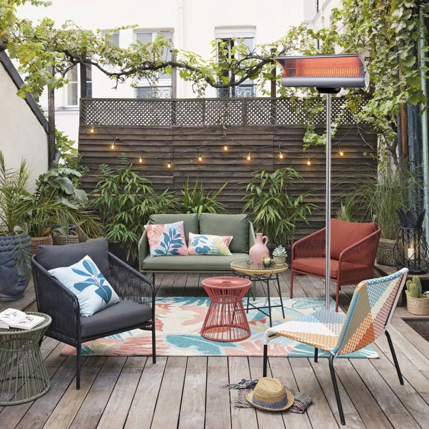 Calefactor infrarrojo de suelo SINED 2000W con mando a distancia, diseño elegante y materiales de alta calidad, ideal para uso doméstico y profesional. Compra segura y envío rápido.